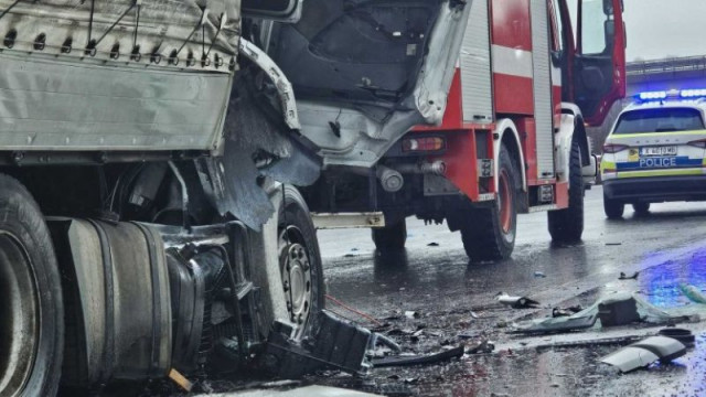 Шофьор на бус загина при катастрофа с тир на АМ "Тракия"